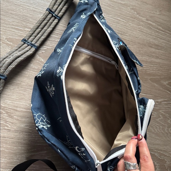 Kavu Dark Blue Sling Bag - Picture 4 of 4